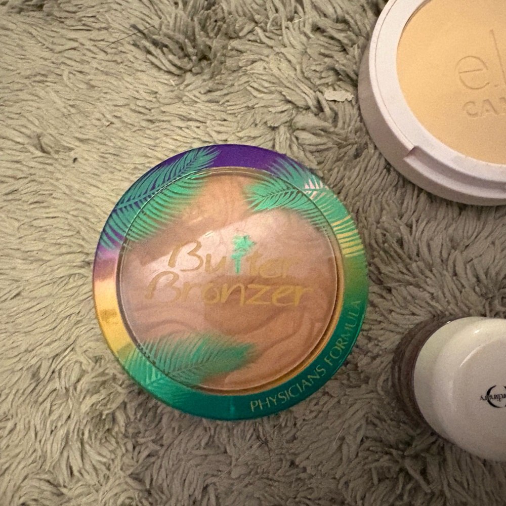 Makeup Bundle - Picture 2 of 6